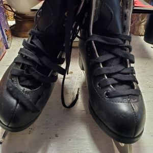 Glacier Jackson 252 boys ice skates